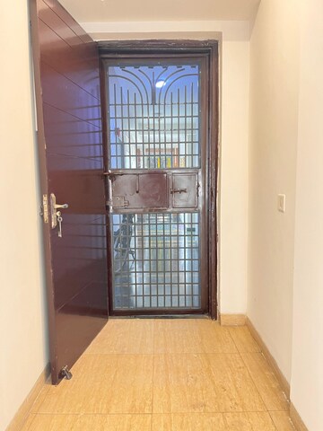 Room in 4 BHK Builder Floor at Sector 24 – for Rent
