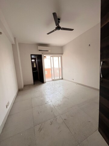 Room in 4 BHK Builder Floor at Sector 24 – for Rent