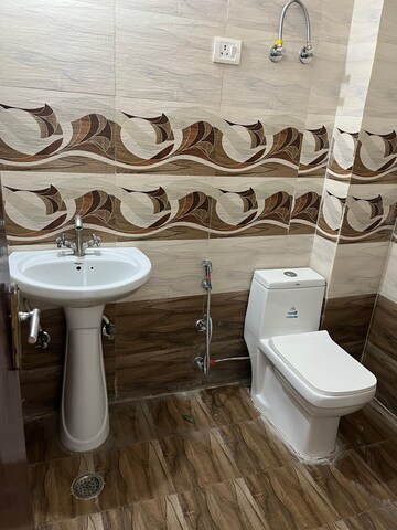 Master Bedroom in 1 BHK Builder Floor at Saket – for Rent