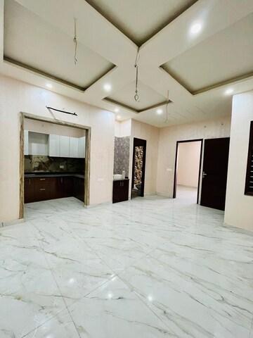 Room in 4 BHK Builder Floor at Sector 24 – for Rent