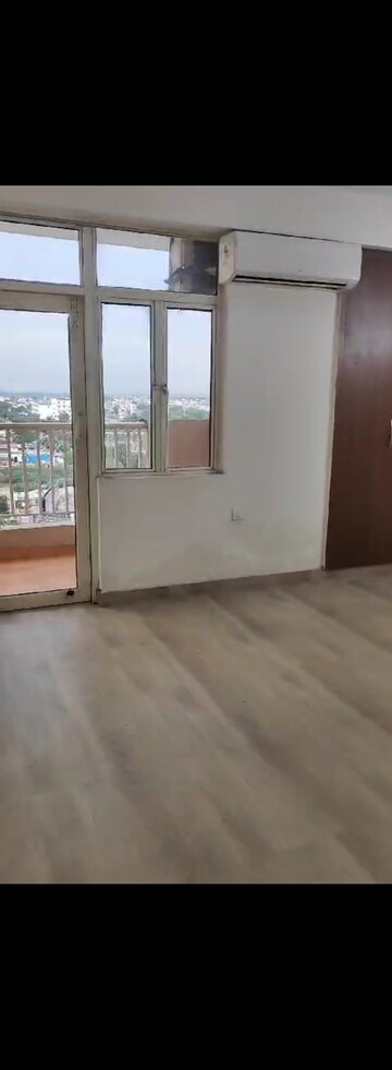 Room in 3 BHK Apartment at M R Platinum 321, Raj Nagar Extension – for Rent
