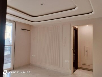 Building Lobby in 3 BHK Builder Floor at Sainik Colony – for Sale