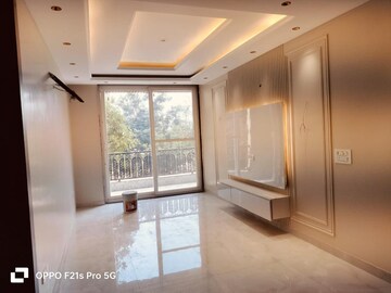 Room in 3 BHK Builder Floor at Sainik Colony – for Sale
