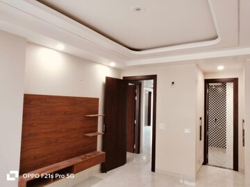 Room in 3 BHK Builder Floor at Sainik Colony – for Sale