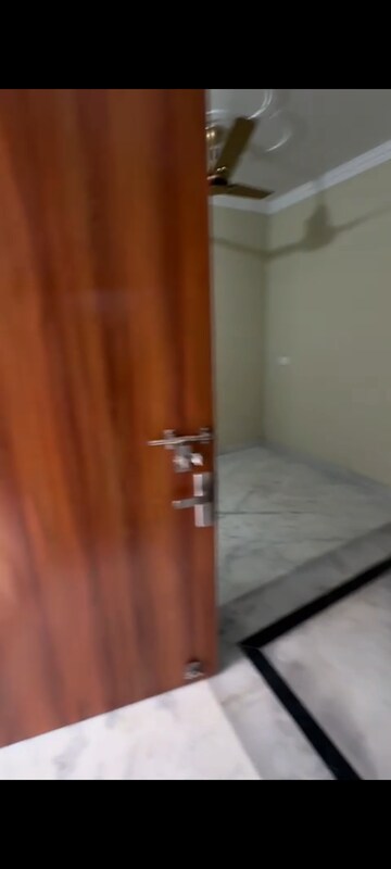 Room in 2 BHK Builder Floor at Vasundhara Sector 3 – for Rent