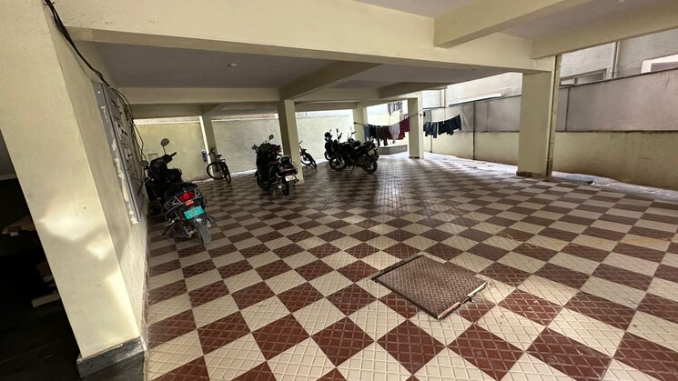  Parking, hsr layout 6+ Bedroom 2100 Sq.Ft. Independent House In Hsr Layout Bangalore 8253949