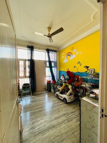 Parking in 2 BHK Apartment at Sector 42 – for Rent