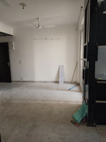 Room in 3 BHK Apartment at Amrapali Leisure Park, Amrapali Leisure Valley – for Rent