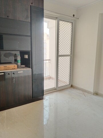 Room in 3 BHK Apartment at Amrapali Leisure Park, Amrapali Leisure Valley – for Rent