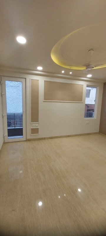 Room in 3.5 BHK Apartment at Puravankara Purva Orient Grand, Lal Bagh – for Sale
