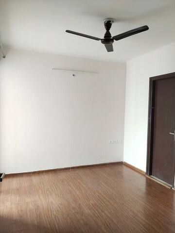 Room in 2 BHK Apartment at Amrapali Leisure Park, Amrapali Leisure Valley – for Rent