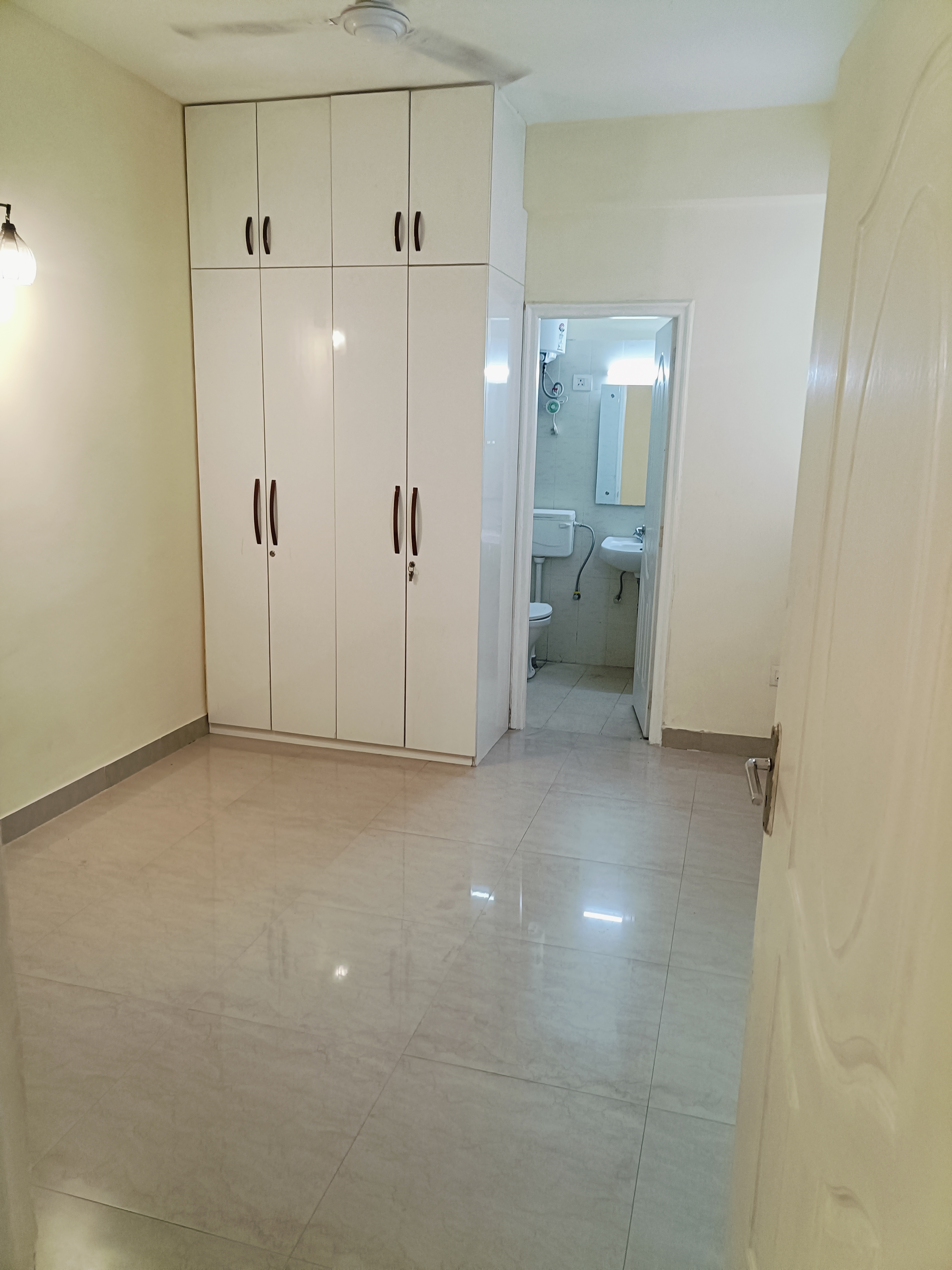 2 BHK Apartment For Sale in Shree Vardhman Mantra