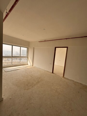 Room in 3 BHK Apartment at Romell Orbis, Andheri East – for Rent