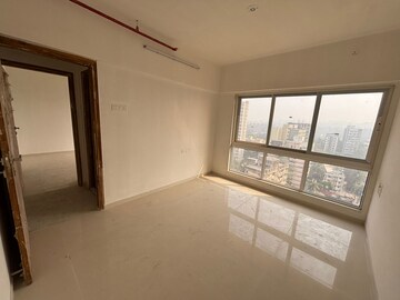 Room in 3 BHK Apartment at Romell Orbis, Andheri East – for Rent