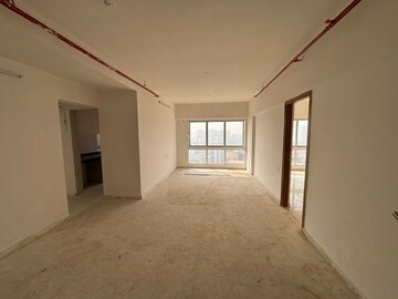 Room in 3 BHK Apartment at Romell Orbis, Andheri East – for Rent