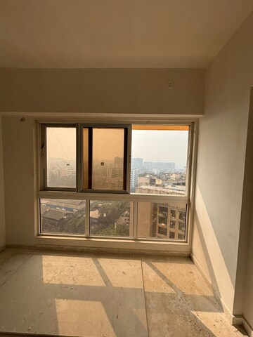 Room in 3 BHK Apartment at Romell Orbis, Andheri East – for Rent