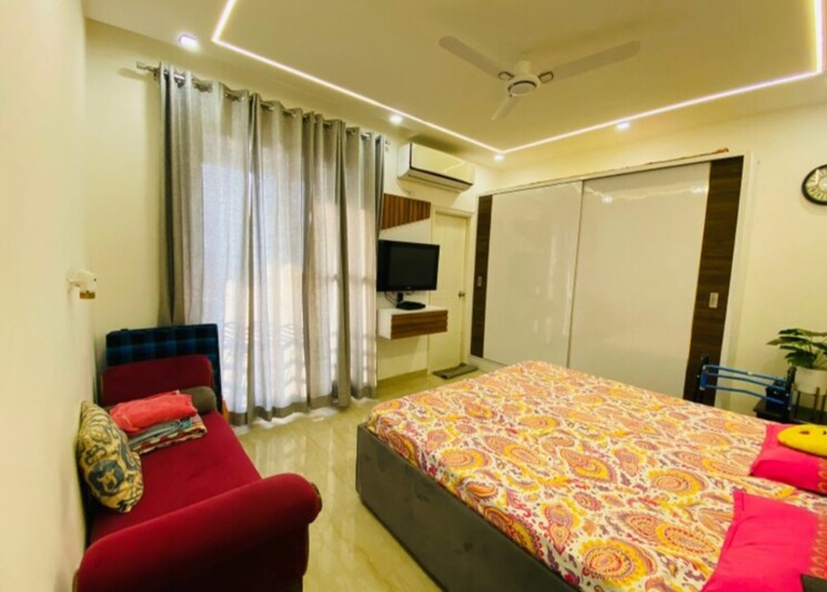 Bedroom, shree-balaji-cghs 5 Bedroom 3150 Sq.Ft. Apartment In Sector 45 Faridabad 8254174