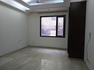 Room in 4 BHK Apartment at Greater Kailash I – for Rent