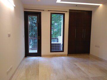 Room in 4 BHK Apartment at Greater Kailash I – for Rent