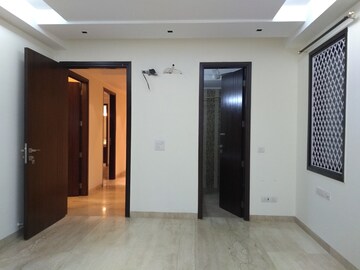 Room in 4 BHK Apartment at Greater Kailash I – for Rent