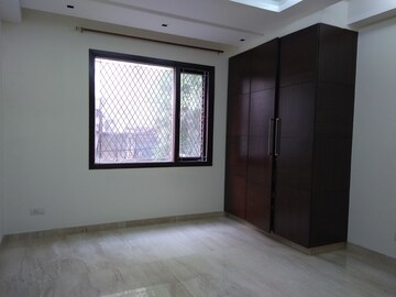 Room in 4 BHK Apartment at Greater Kailash I – for Rent