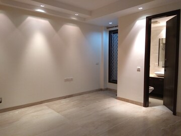 Room in 4 BHK Apartment at Greater Kailash I – for Rent