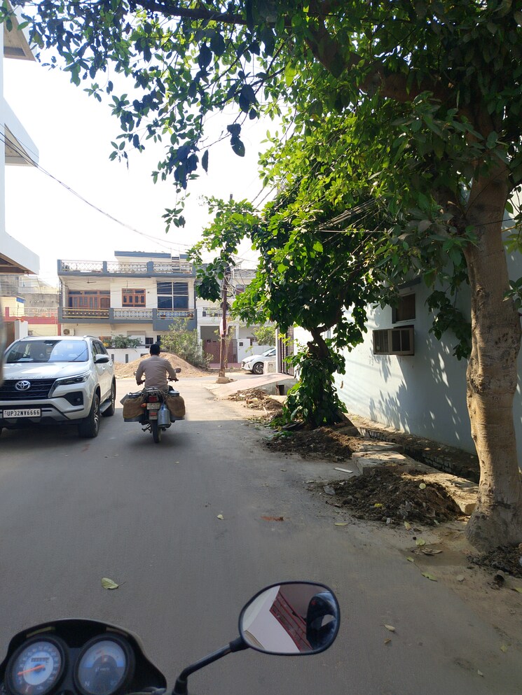  Parking, gomti nagar 4 Bedroom 1650 Sq.Ft. Independent House In Gomti Nagar Lucknow 8254247