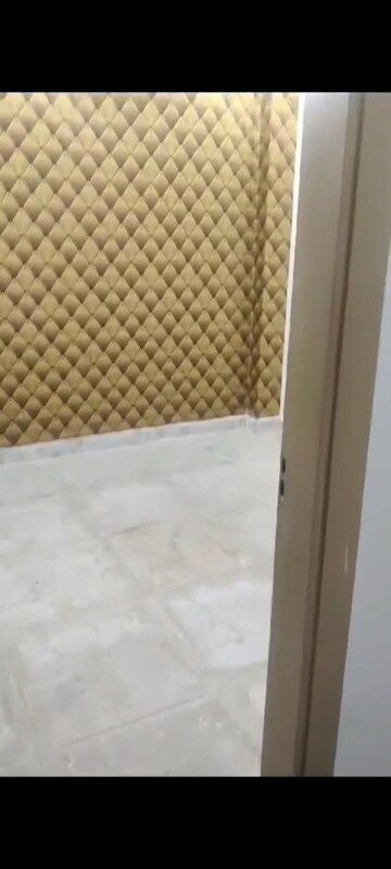 Room in 2.5 BHK Builder Floor at Laxmi Nagar – for Sale
