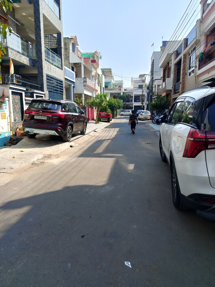  Parking, gomti nagar 4 Bedroom 1650 Sq.Ft. Independent House In Gomti Nagar Lucknow 8254247