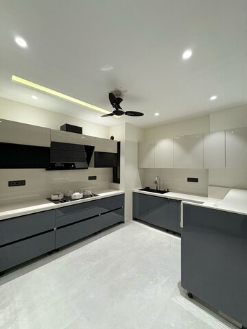 Master Bedroom in 4 BHK Builder Floor at Uppal Southend, Sector 49 – for Sale
