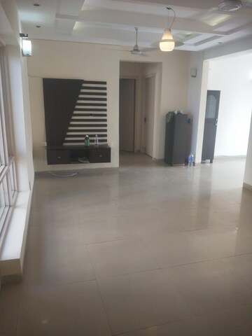 Room in 3 BHK Apartment at Shiv Sai Ozone Park, Sector 86 – for Rent