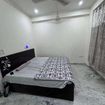 Bedroom in 2 BHK Builder Floor at Sector 52 – for Rent