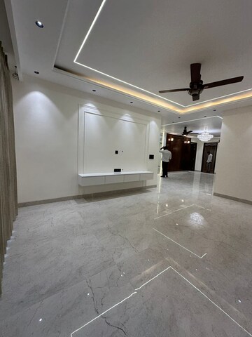 Room in 4 BHK Builder Floor at Ansal API Esencia, Sector 67 – for Sale
