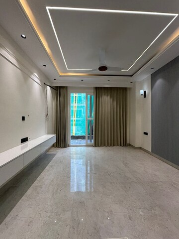 Building Lobby in 4 BHK Builder Floor at Ansal API Esencia, Sector 67 – for Sale