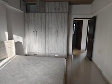 Room in 3 BHK Apartment at Anand Nagar – for Rent