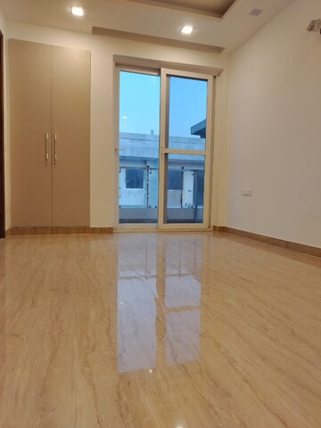Room in 3 BHK Builder Floor at BPTP District Phase 2, Sector 84 – for Rent