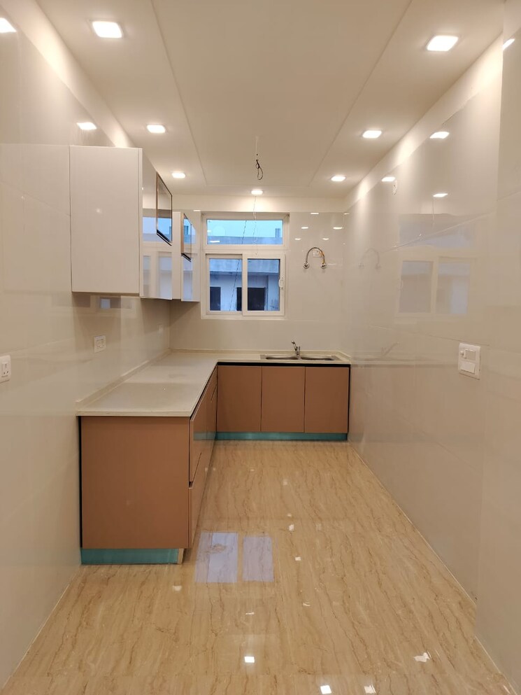 Kitchen, bptp-district-phase-2 3 Bedroom 183 Sq.Yd. Builder Floor In Sector 84 Faridabad 8254611