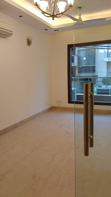Room in 3 BHK Apartment at Greater Kailash I – for Rent