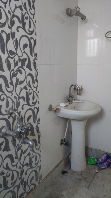 Bathroom in 2 BHK Apartment at Khirki Extension – for Rent
