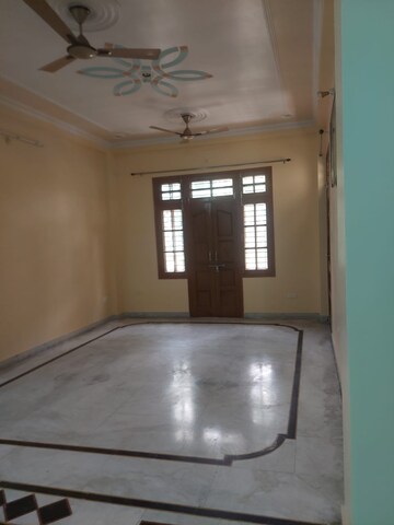 Furnished Amenities in 3 BHK Builder Floor at DLF Vibhuti Khand, Gomti Nagar – for Rent