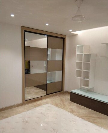 Room in 2.5 BHK Apartment at Greater Kailash ii – for Rent