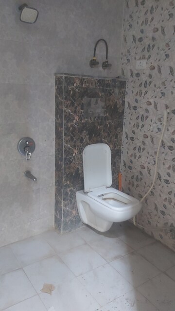 Bathroom in 2.5 BHK Builder Floor at Mayur Vihar – for Rent