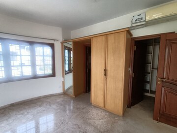 Room in 3 BHK Builder Floor at Halasuru – for Sale
