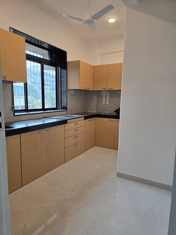 Room in 2 BHK Apartment at Cozy Home, Bandra West – for Rent