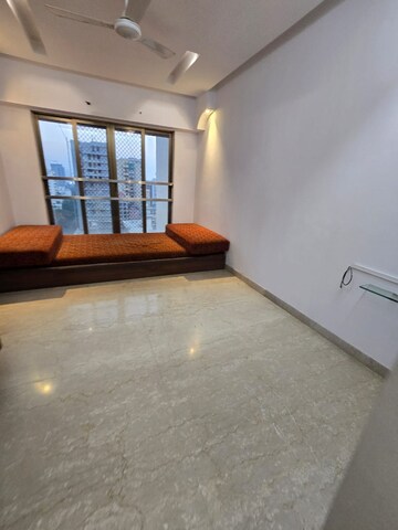 Room in 5 BHK Apartment at Zears Shiv Asthan Heights, Bandra West – for Sale
