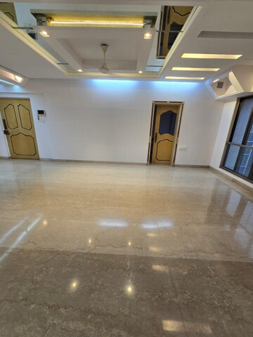 Living Room in 5 BHK Apartment at Zears Shiv Asthan Heights, Bandra West – for Sale