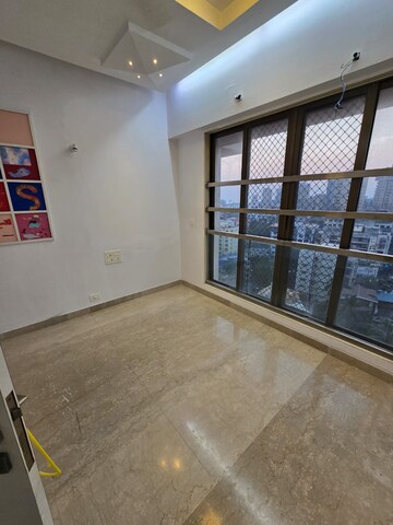 Room in 5 BHK Apartment at Zears Shiv Asthan Heights, Bandra West – for Sale