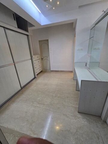 Room in 5 BHK Apartment at Zears Shiv Asthan Heights, Bandra West – for Sale