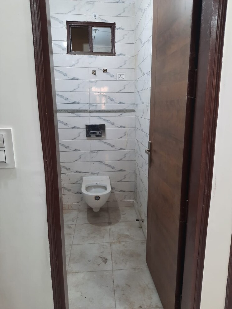 Bathroom, vikas puri 1 Bedroom 50 Sq.Yd. Builder Floor In Vikas Puri Delhi 8255072
