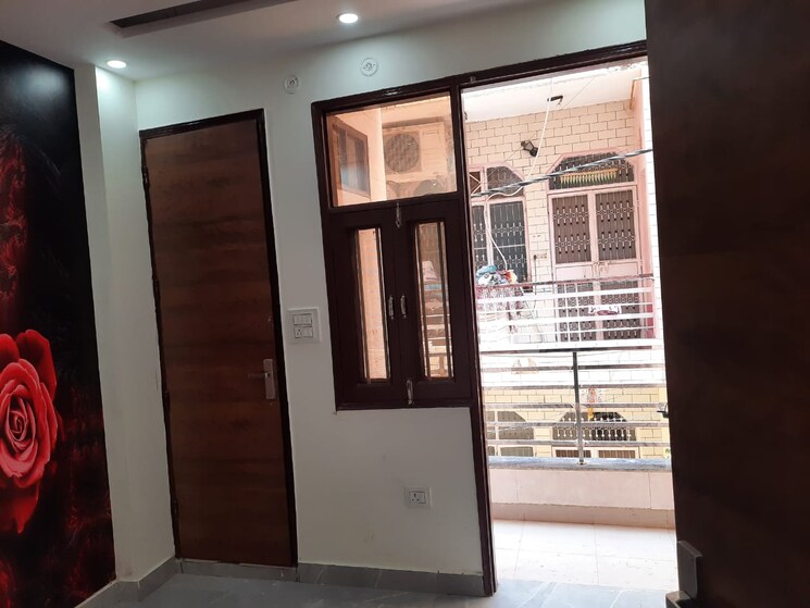 Room, vikas puri 1 Bedroom 50 Sq.Yd. Builder Floor In Vikas Puri Delhi 8255072